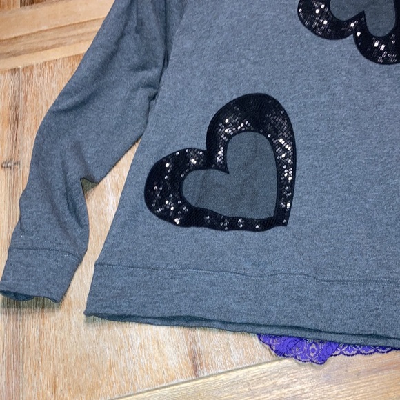 🛍️🛍️ 3 for $5. Beautiful heart sequined and netted top - Picture 6 of 8